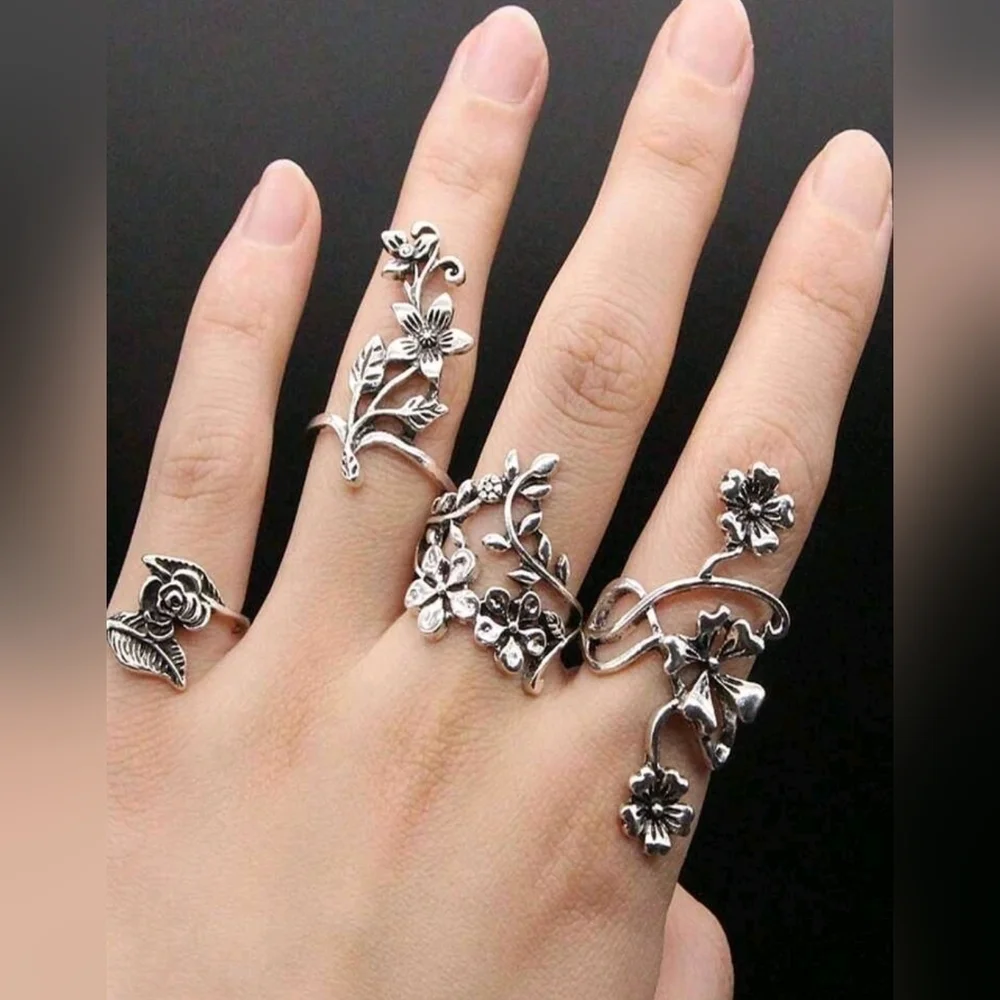 NEW  Cottagecore Floral 4pcs Ring Set! NIP!